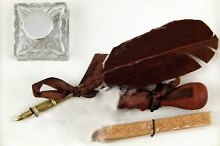 Подарочный каллиграфический набор (21102) Состоит из: перьевая ручка (1шт). чернильница (без чернил), 15мл (1шт). штамп печатный (1шт). воск (1шт) (коробка) (Феникс-Презент)