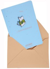 Открытка со значком «MOOMIN. Муми-тролль с подарком. С Днем рождения!», картон, металл, 15х11