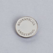 Значок эмалированный Bookaholics белый (1089126)