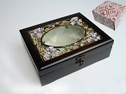 Шкатулка Цветы с прозрачным окном (26х20х9) (18-167)