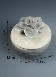 Шкатулка фарфор серо-белая с серыми цветами (6 см) (43831)
