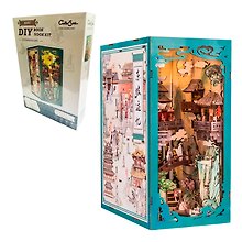 EK01 Конструктор интерьерный  – сборный домик CuteBee - Жизнь Су Дунпо, 280 деталей (материалы: дерево, картон, пластик, металл), со световыми эффектами (подсветка интерьера), с питанием от 2хААА батареек (не включены), серия DIY, возраст 14+