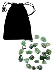 Скандинавские руны из зеленого кварца