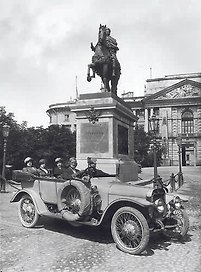 Открытка с видами (СПб) ч/б Памятник Петру I