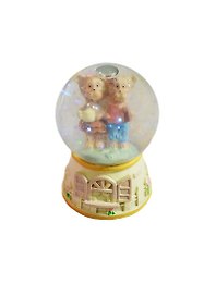 Фигурка со стеклянным шаром Мишки (4х7) (2 вида) (11-10)