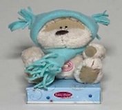 Мишка сидящий на подставке в шапке и шарфе (00605300005)