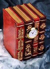 Украшение интерьерное полирезина Фолианты с часами (10х9х14) (44359)