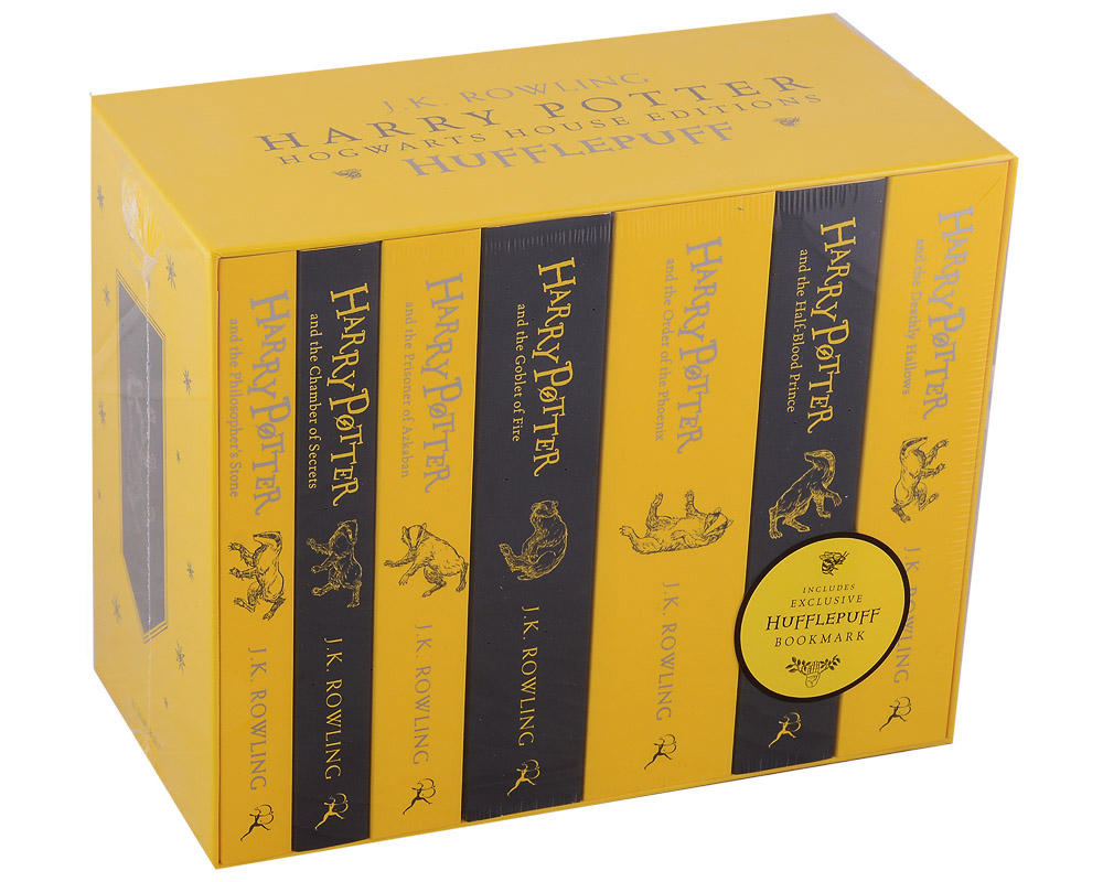 Обложка книги «Harry Potter Hufflepuff House Editions Paperback Box Set (комплект из 7 книг)»