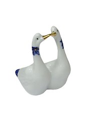 Фигурка Гуси парочка с синими бантиками 7,5см (227-280)