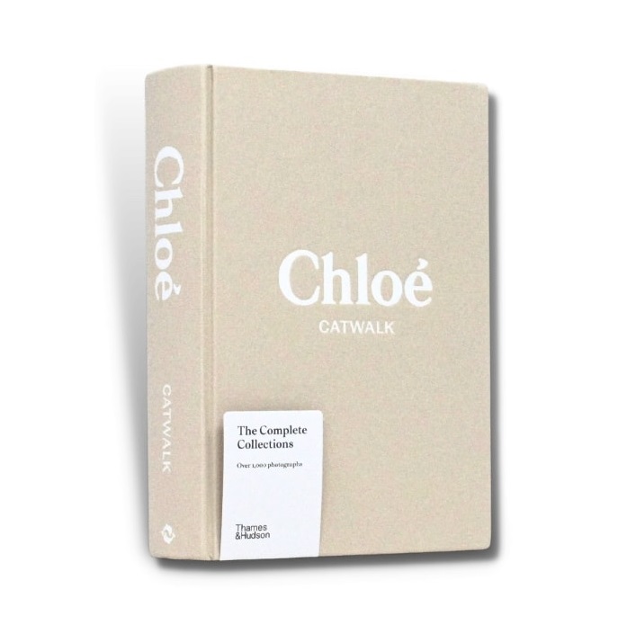 Обложка книги «Chloe Catwalk: The Complete Collections»