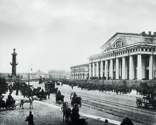 Открытка с видами (СПб) ч/б Ростральная колонна и Биржа