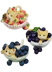 Фигурка Котенок в ягодах  (9х6) (162-229)