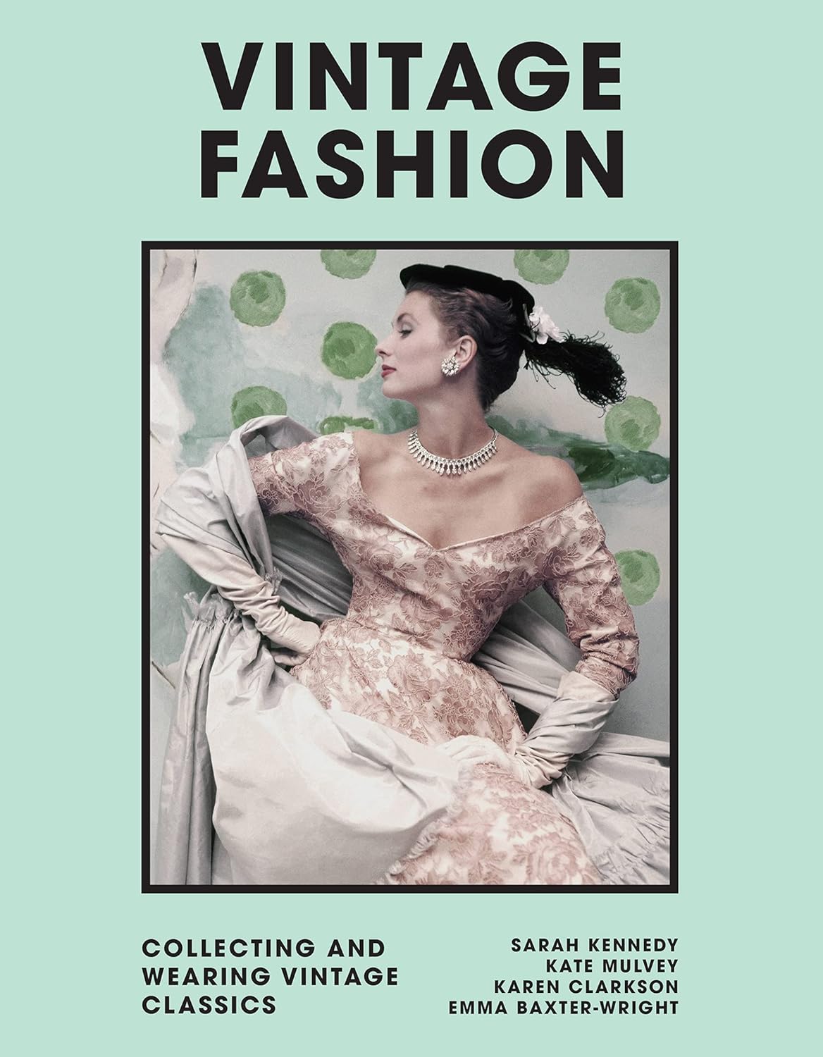 Обложка книги «Vintage Fashion: Collecting and Wearing Designer Classics»