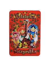 Магнит Матрешки с балалайкой на красном фоне (025-1-34AS-F02R)