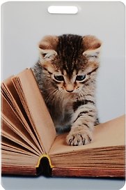 Чехол для карточек Котенок читает книгу